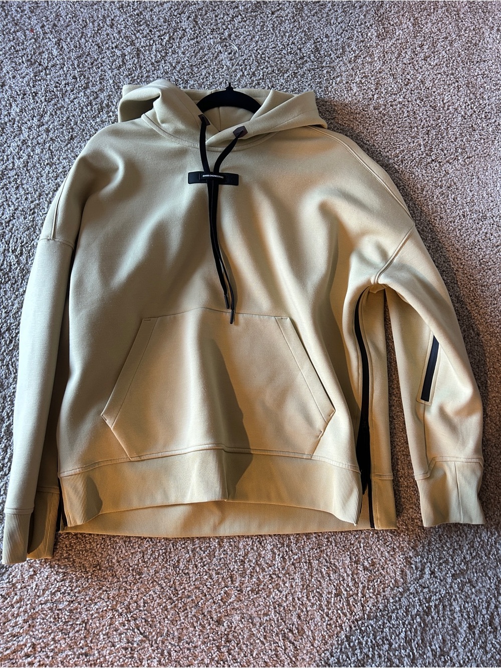 On Running "Run on Clouds" Swiss Engineering Hoodie – Women's Size S